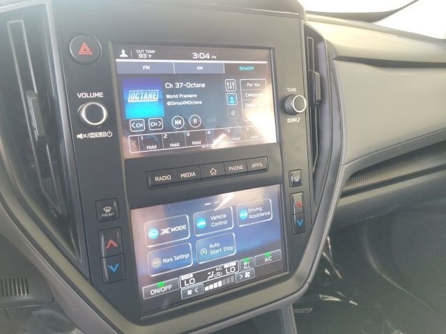 Used 2025 Silver Subaru Base image 18