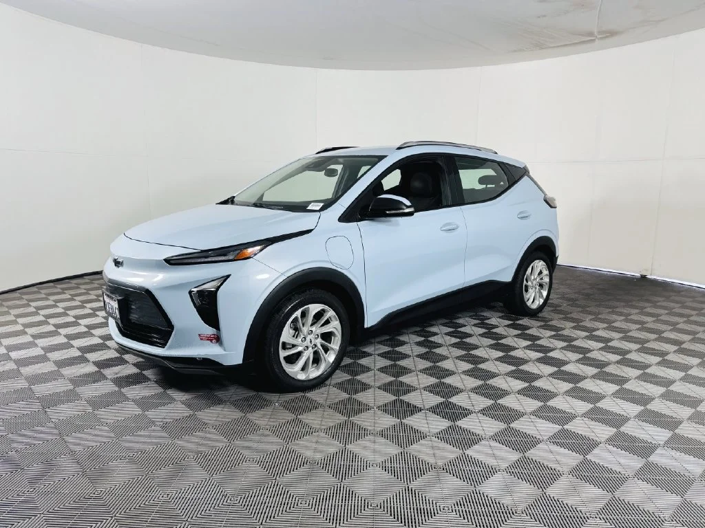 Used 2023 Blue Chevrolet LT image 4