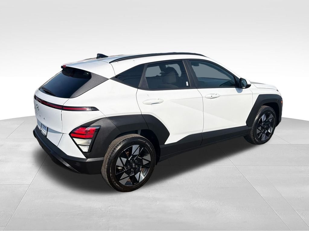 Used 2025 White Hyundai SEL image 5