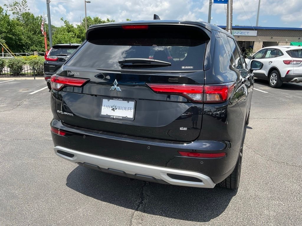 Used 2023 Black Mitsubishi SE image 6