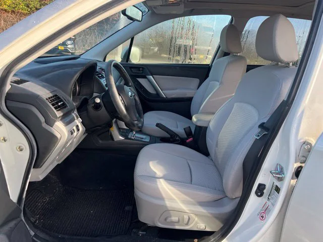Used 2014 Satin White Pearl Subaru 2.5i Premium image 12