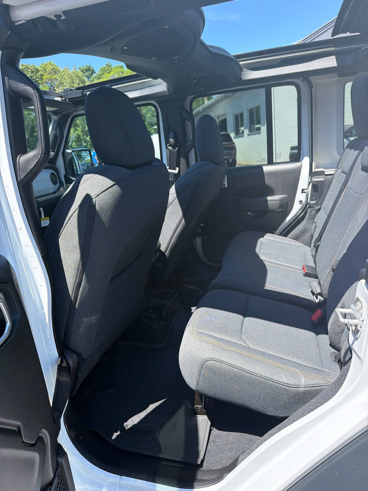 New 2026 Bright White Clear-Coat Exterior Paint Jeep Sport S image 12