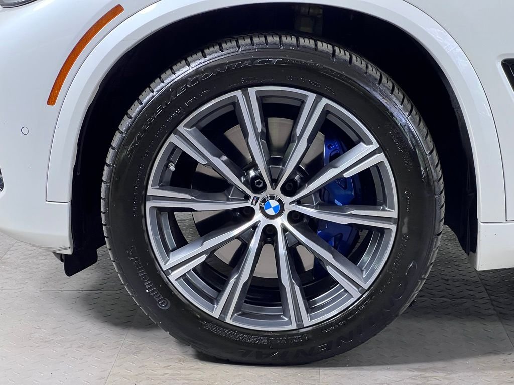 Used 2021 White BMW xDrive40i image 11