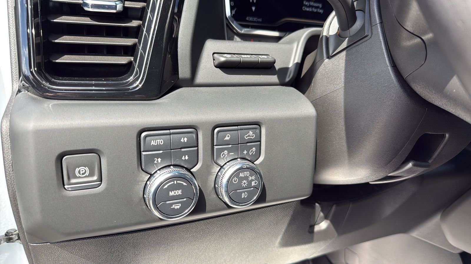 Certified Used 2024 White GMC AT4X image 17