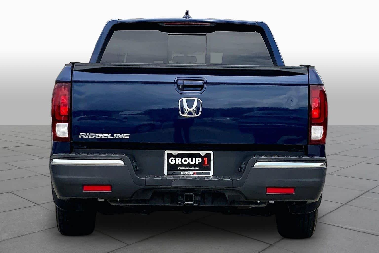 Used 2019 Obsidian Blue Pearl Honda RTL-T image 5