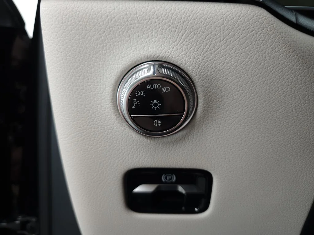 Certified Used 2026 Black Mercedes-Benz GLC 300 image 9