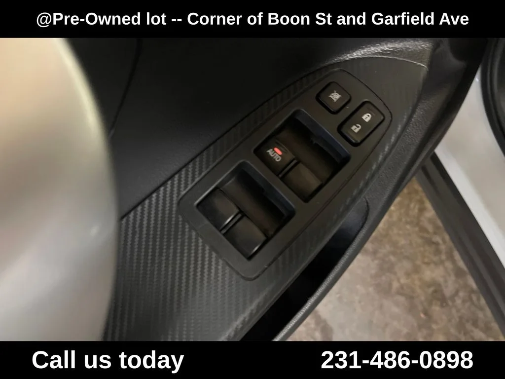 Used 2025  Mitsubishi SE image 15