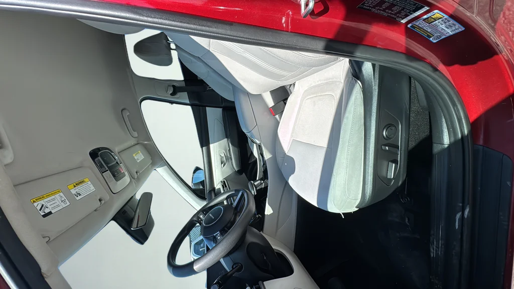 Used 2025 Red Hyundai SEL image 15