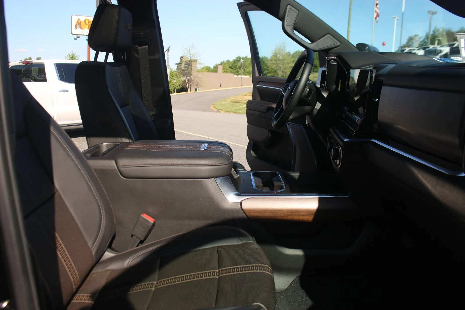 Used 2025 Black Chevrolet High Country image 39
