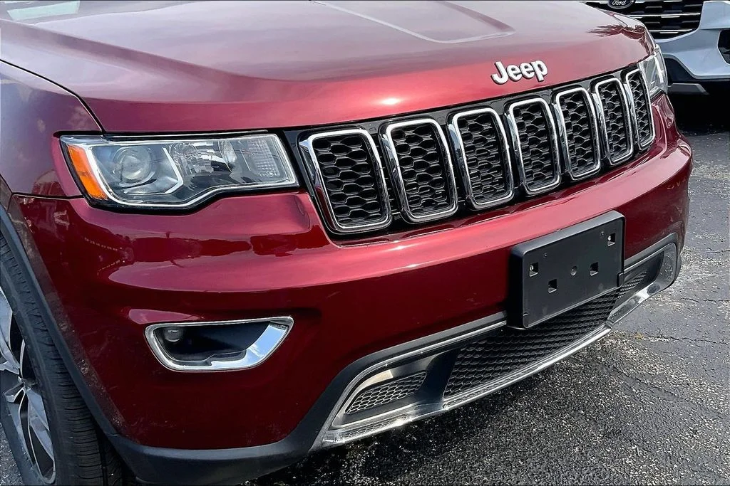 Used 2019 Red Jeep Limited image 29