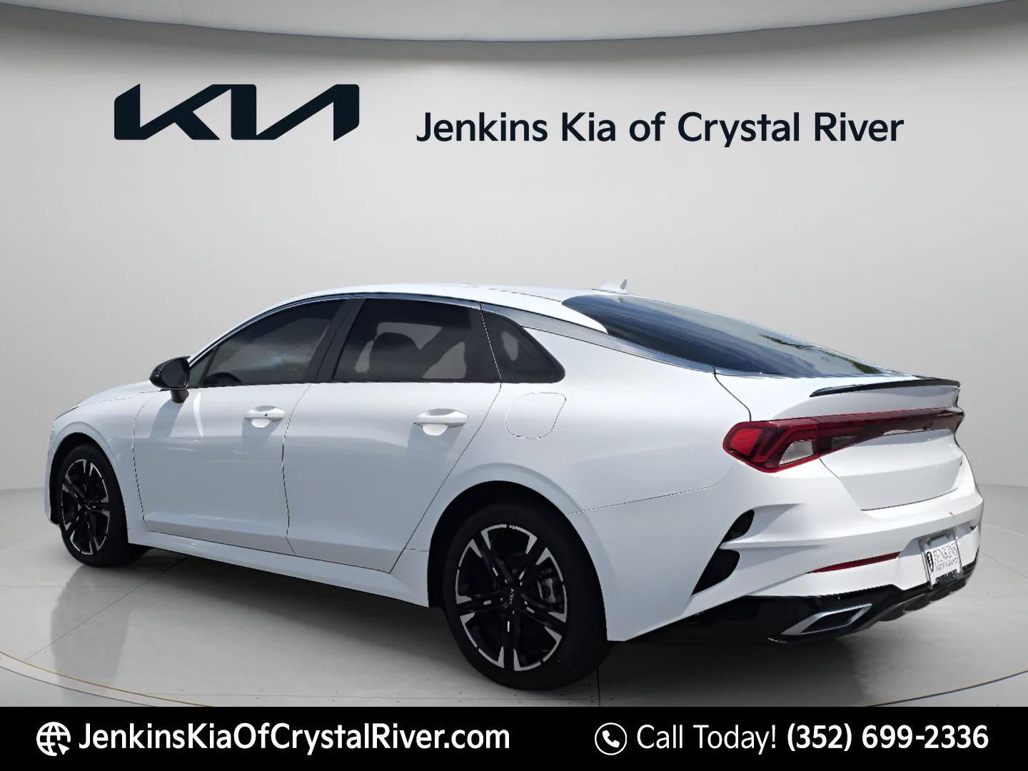 Used 2024 Glacial White Pearl Kia GT-Line image 8