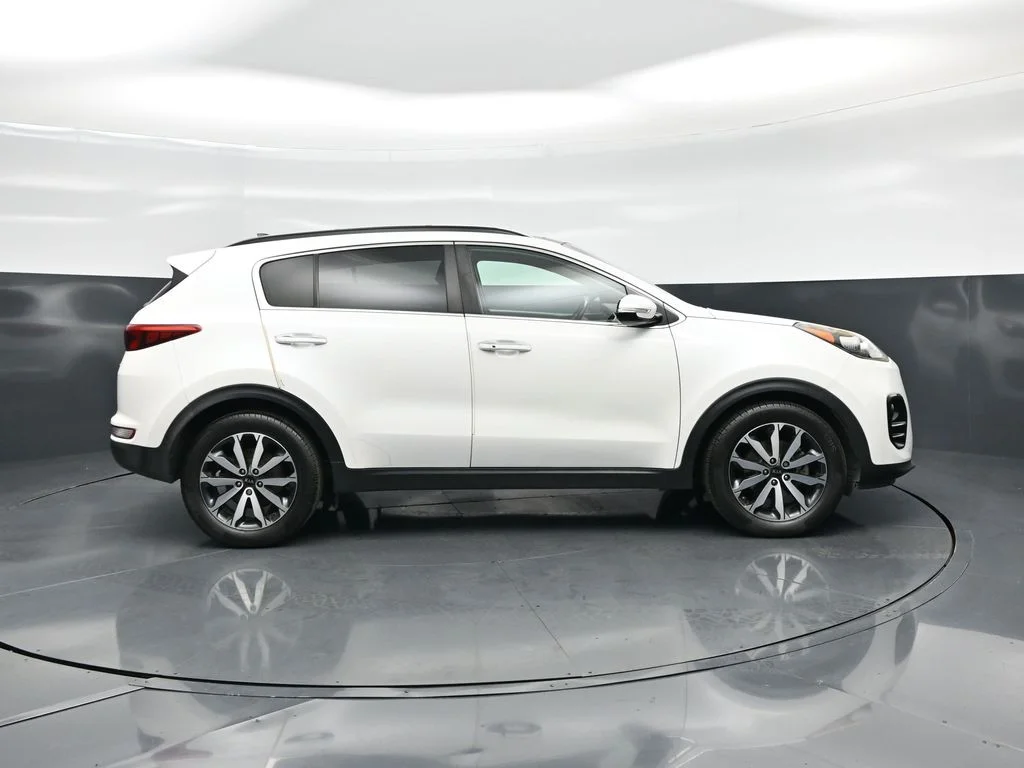 Used 2018 White Kia EX image 27