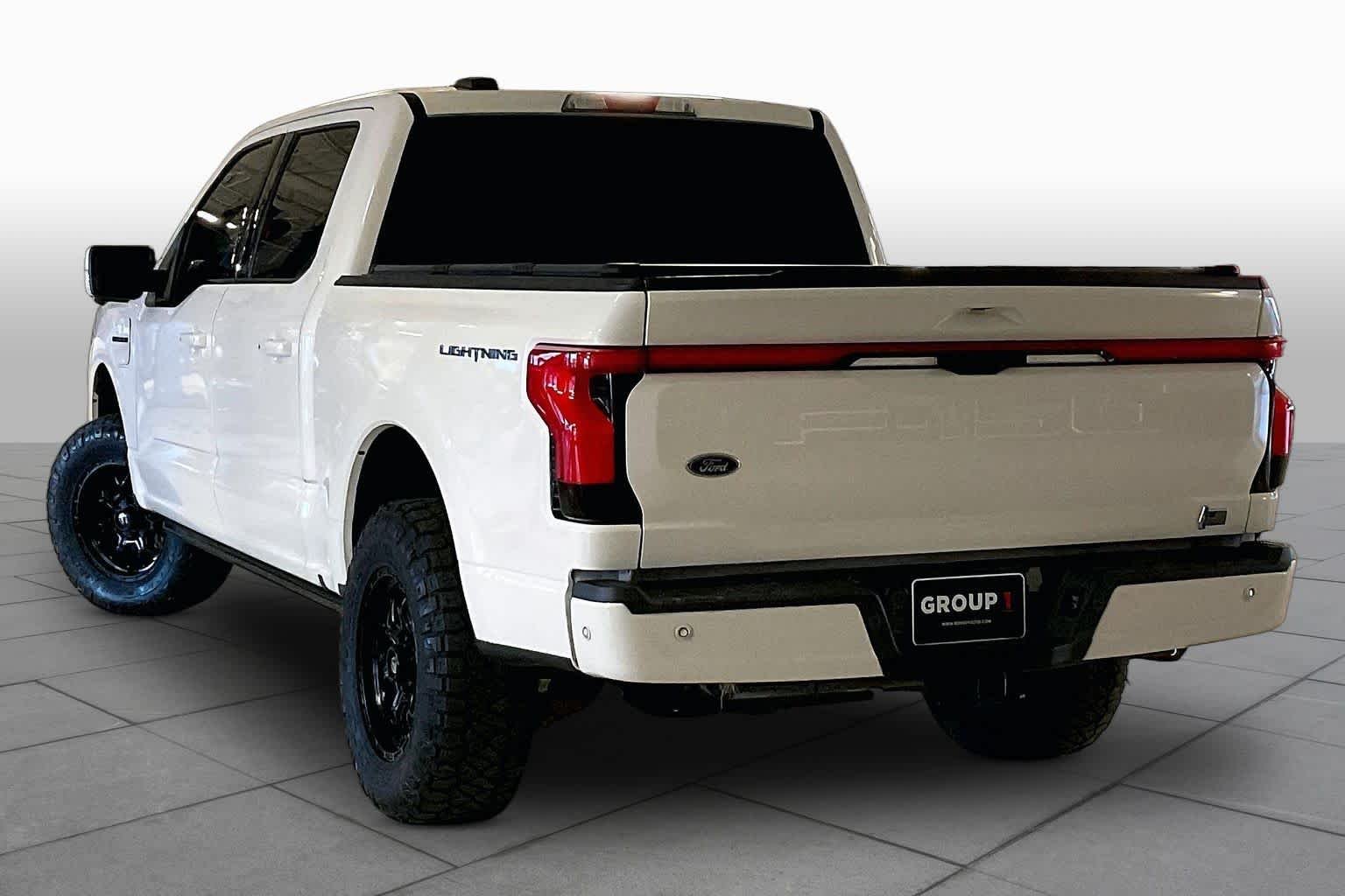 Used 2023 Star White Metallic Tri-Coat Ford Platinum image 11