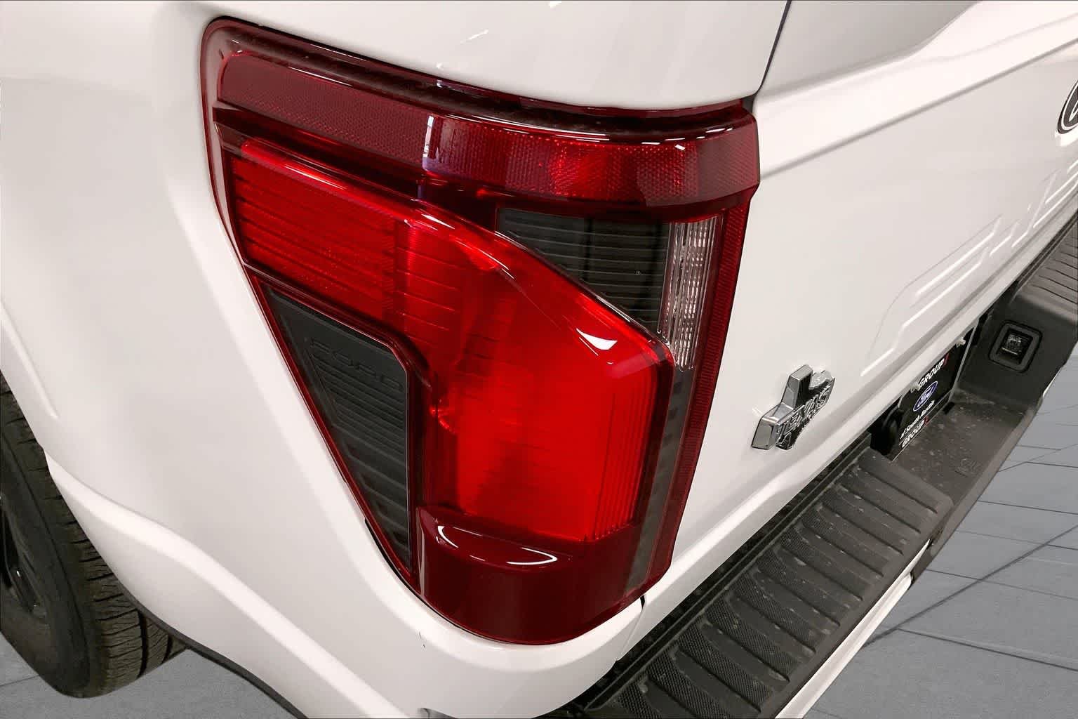 New 2026 Oxford White Ford XLT image 14