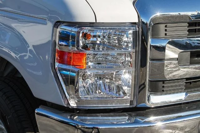 New 2026 Oxford White Ford E-350 SRW image 38