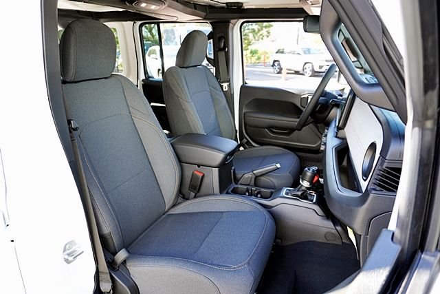 New 2026 Bright White Clear-Coat Exterior Paint Jeep Sport S image 18