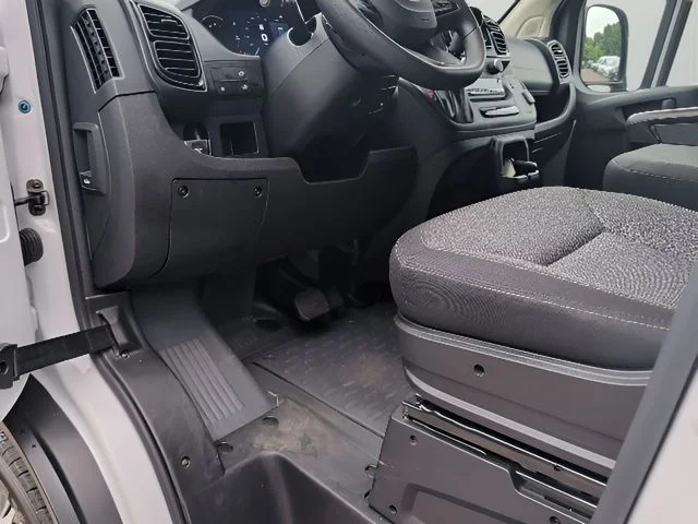 Used 2025 White Ram Base image 13