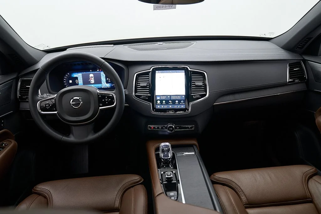 Certified Used 2023 Bright Dusk Volvo Ultimate image 28