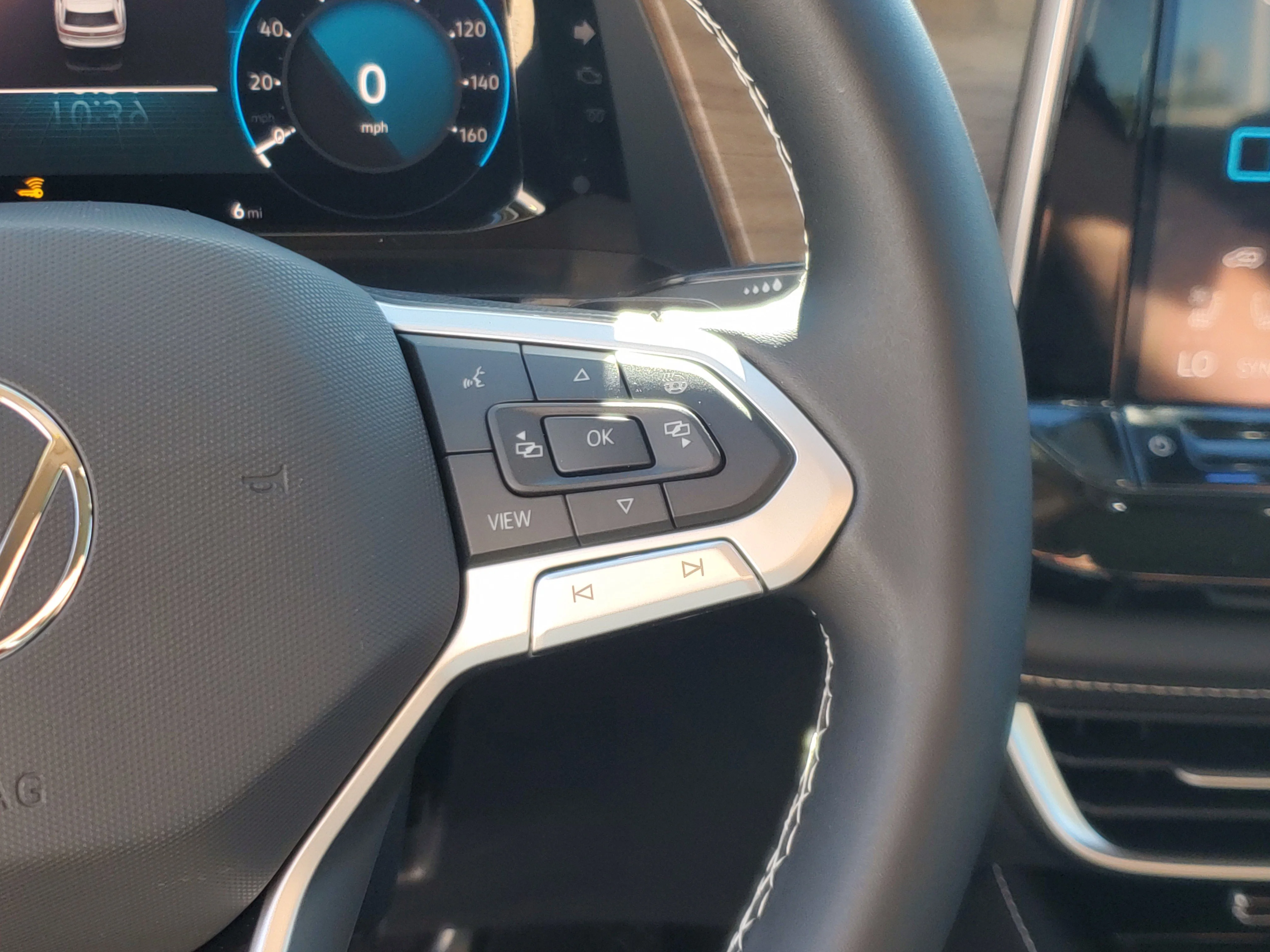 New 2026 White Volkswagen 2.0T SE w/Technology image 24