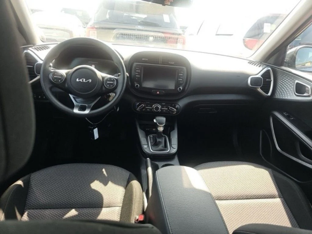 Used 2025  Kia LX image 11
