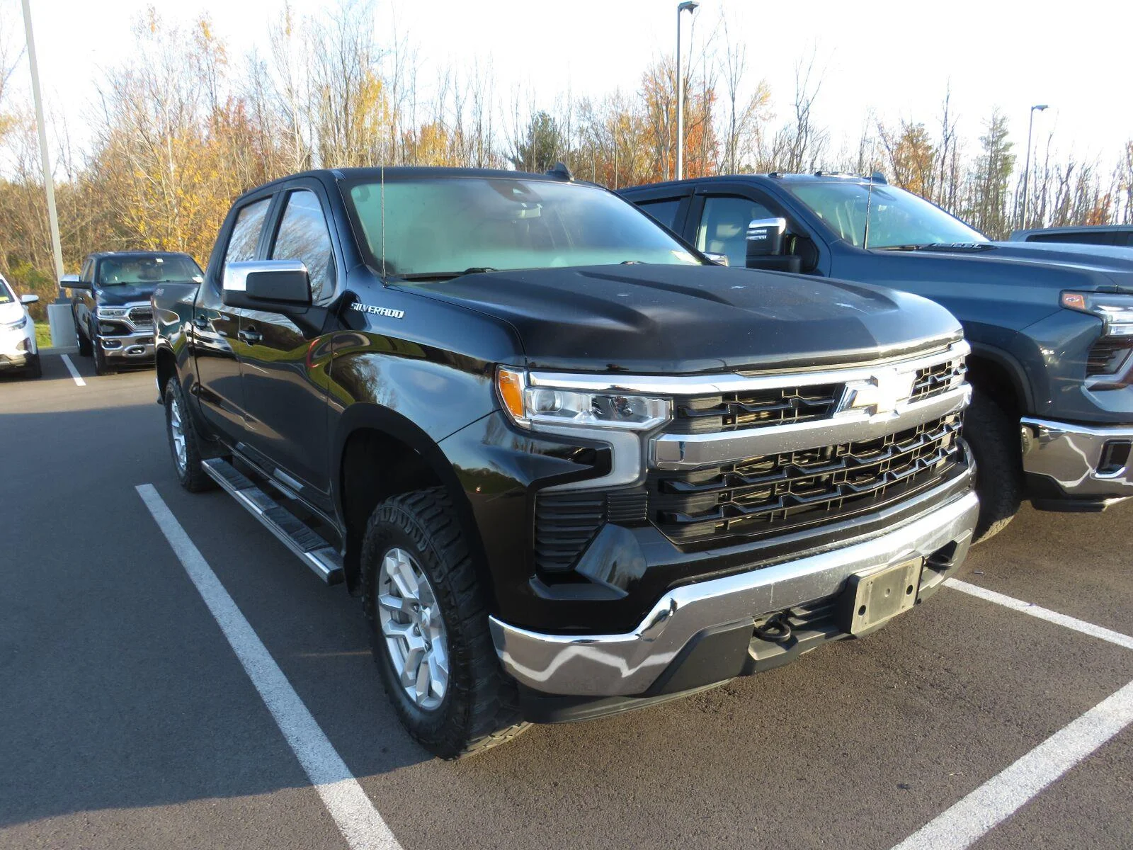 Used 2023  CHEVROLET TRUCK  image 2