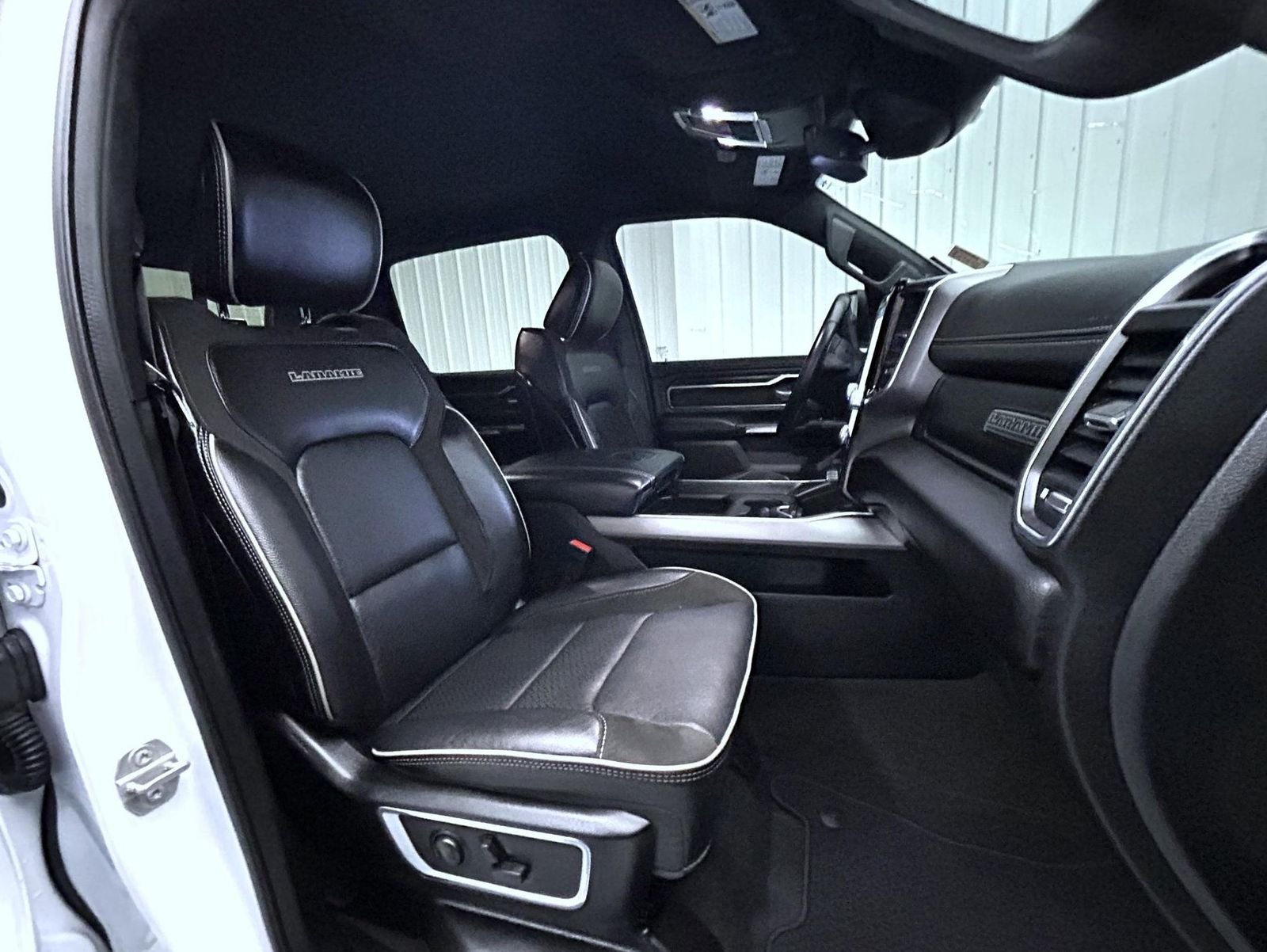 Used 2023 White Ram Laramie image 15