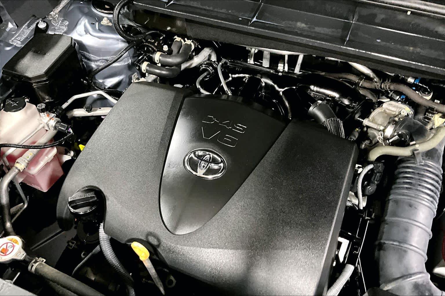 Used 2022 Moon Dust Toyota XLE image 33
