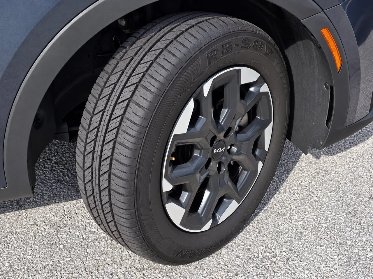 Used 2024  Kia S image 8