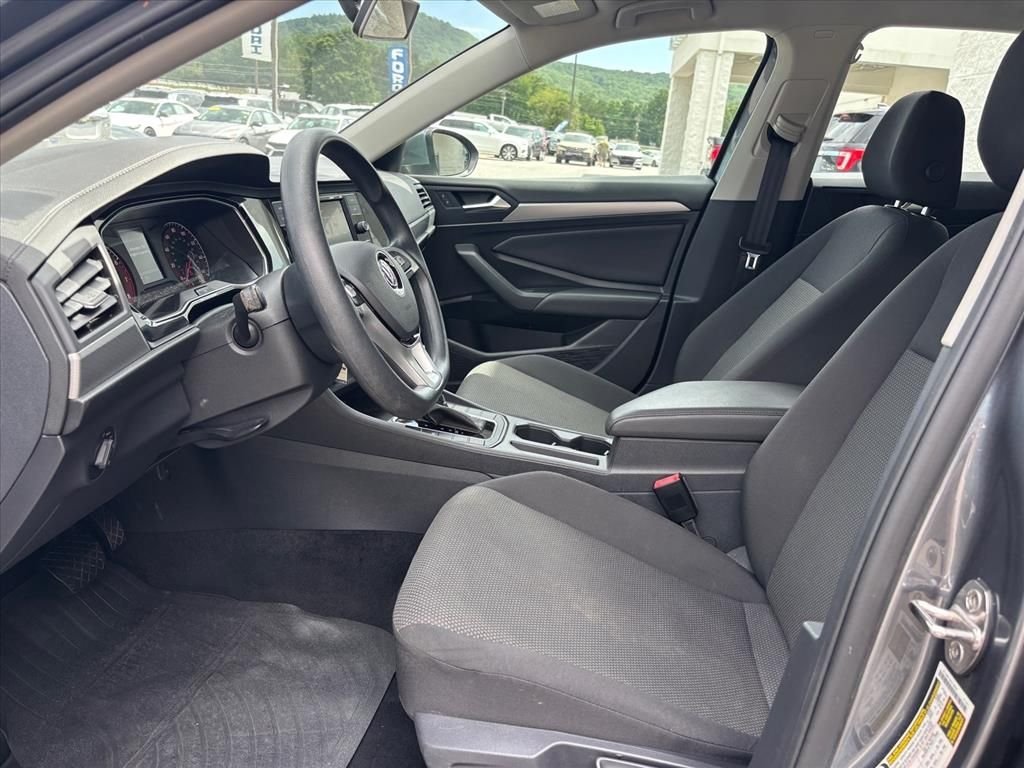 Used 2019 Platinum Gray Metallic Volkswagen 1.4T S image 9