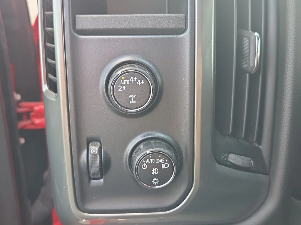 Used 2018 Red Chevrolet LT image 38