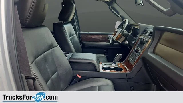 Used 2012 Ingot Silver Lincoln Base image 27