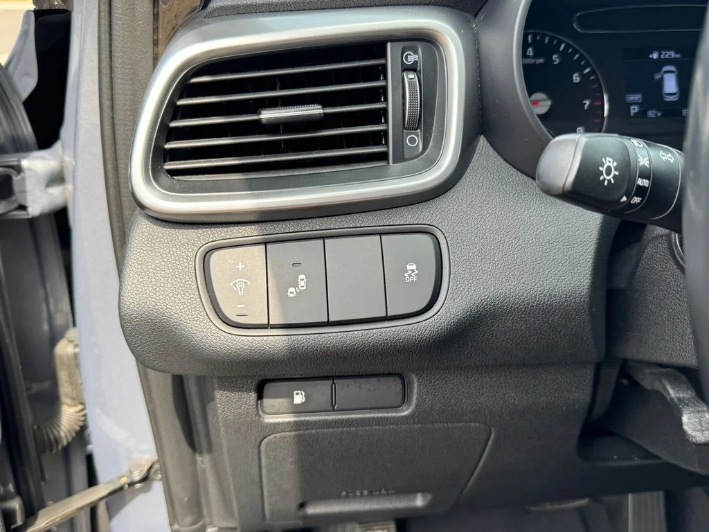 Used 2019 Silver Kia LX image 22