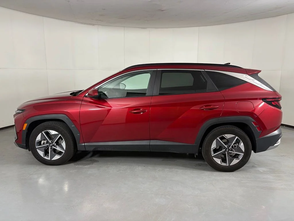 Used 2025 Red Hyundai SEL image 5