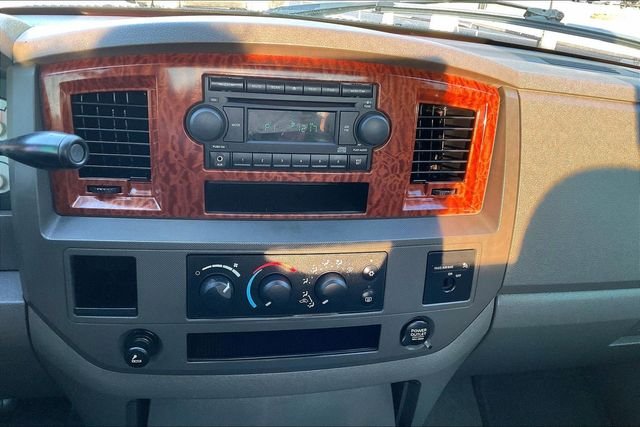 Used 2006 Red Dodge SLT image 27