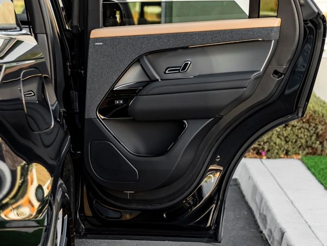 Used 2025 Santorini Black Metallic Land Rover Dynamic SE image 27