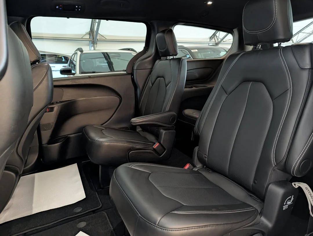 Certified Used 2025 Black Chrysler Select - Safety Sphere- 360 Camera - Caprice Leather - Power Doors - Liftgate & More! image 26
