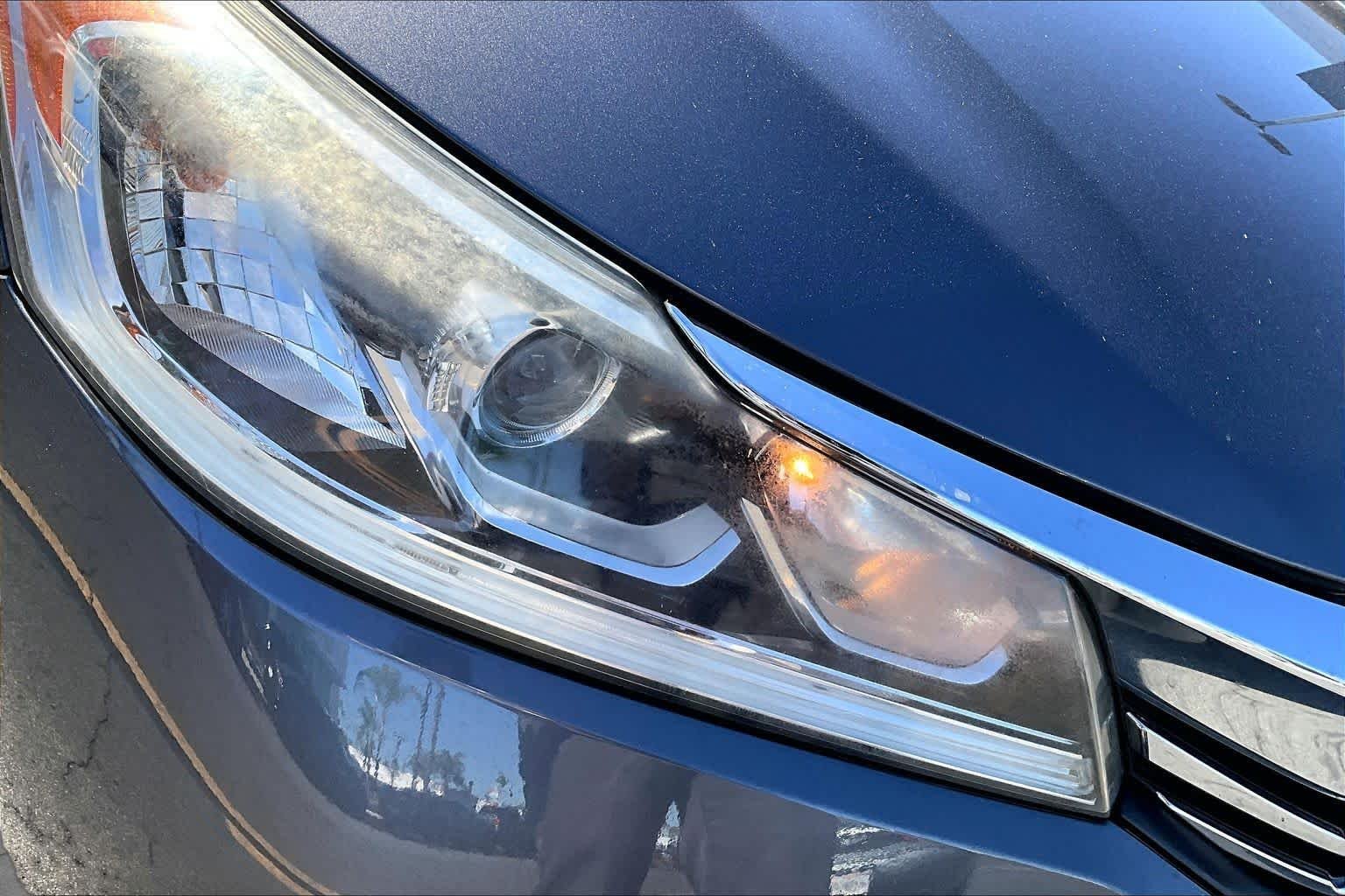 Used 2017 Modern Steel Metallic Honda LX image 27