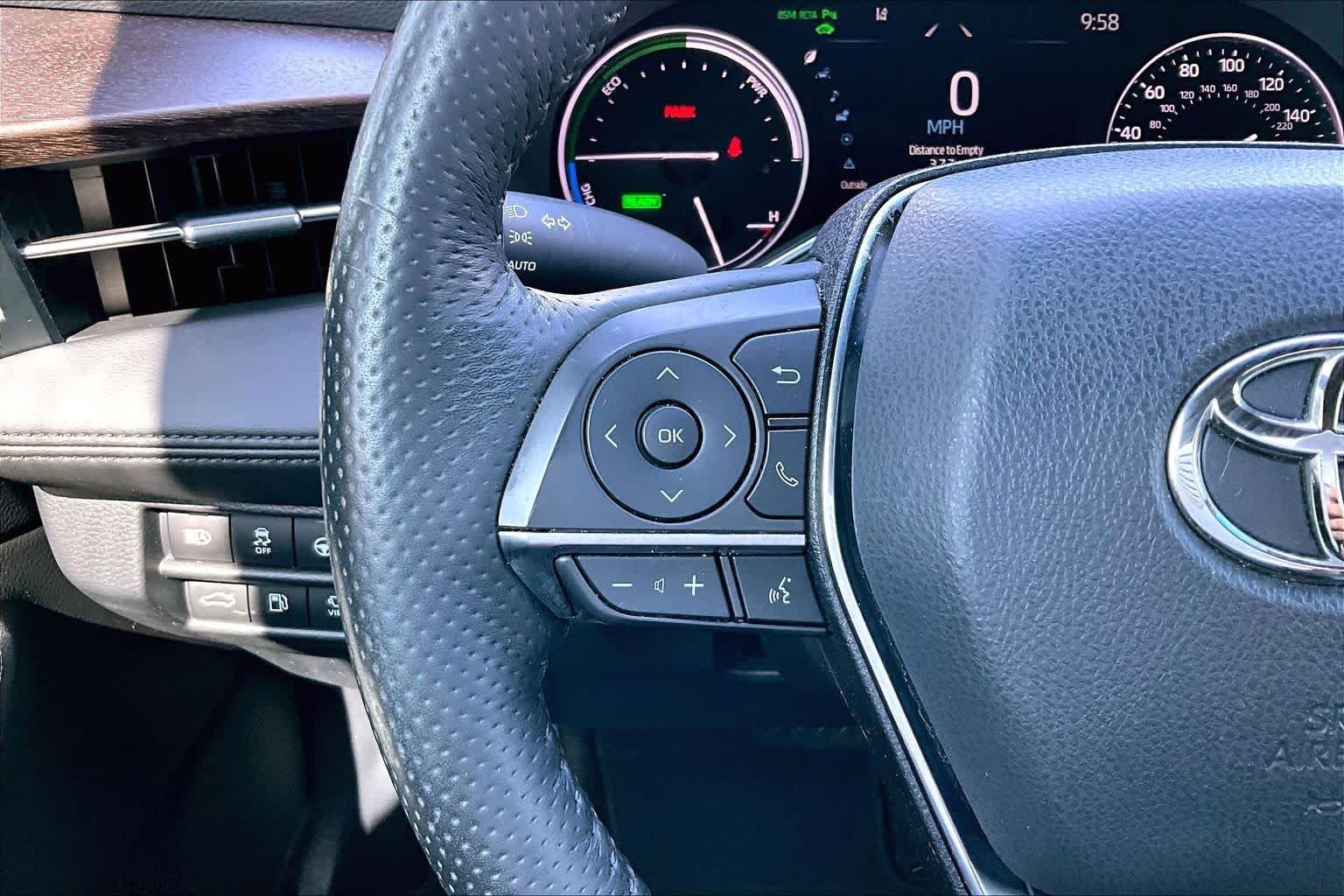 Used 2021 Wind Chill Pearl Toyota Hybrid Limited image 22
