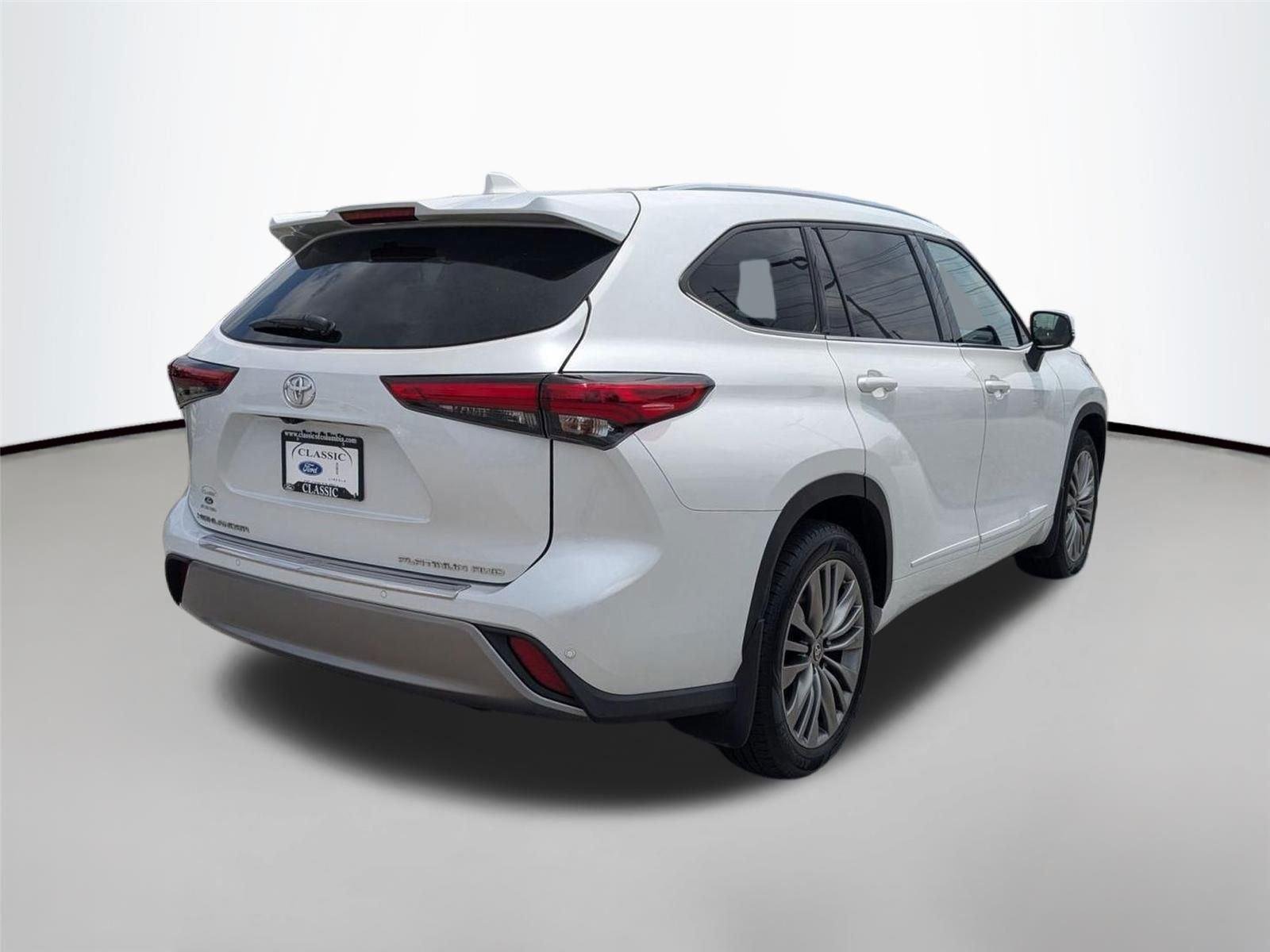 Used 2022 Wind Chill Pearl Toyota Platinum image 5