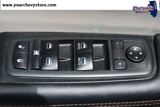 Used 2019 Black Chrysler Touring L image 20
