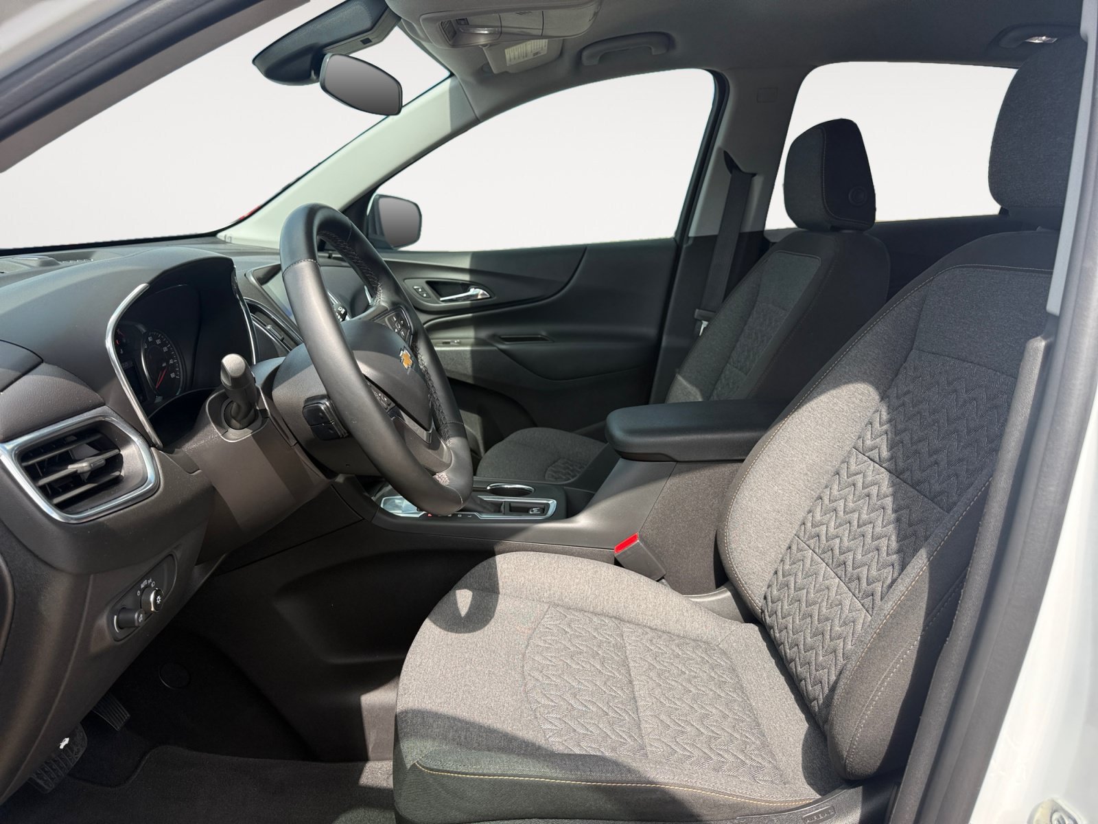 Used 2024 Summit White Chevrolet LT image 21
