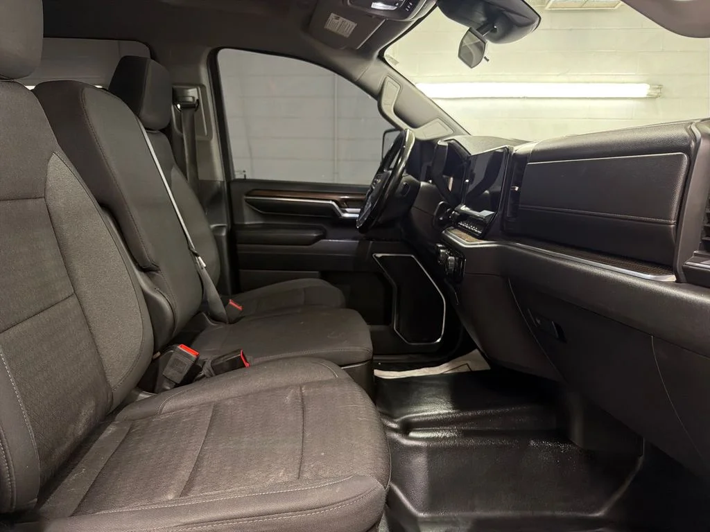 Used 2024 White Chevrolet LT image 28