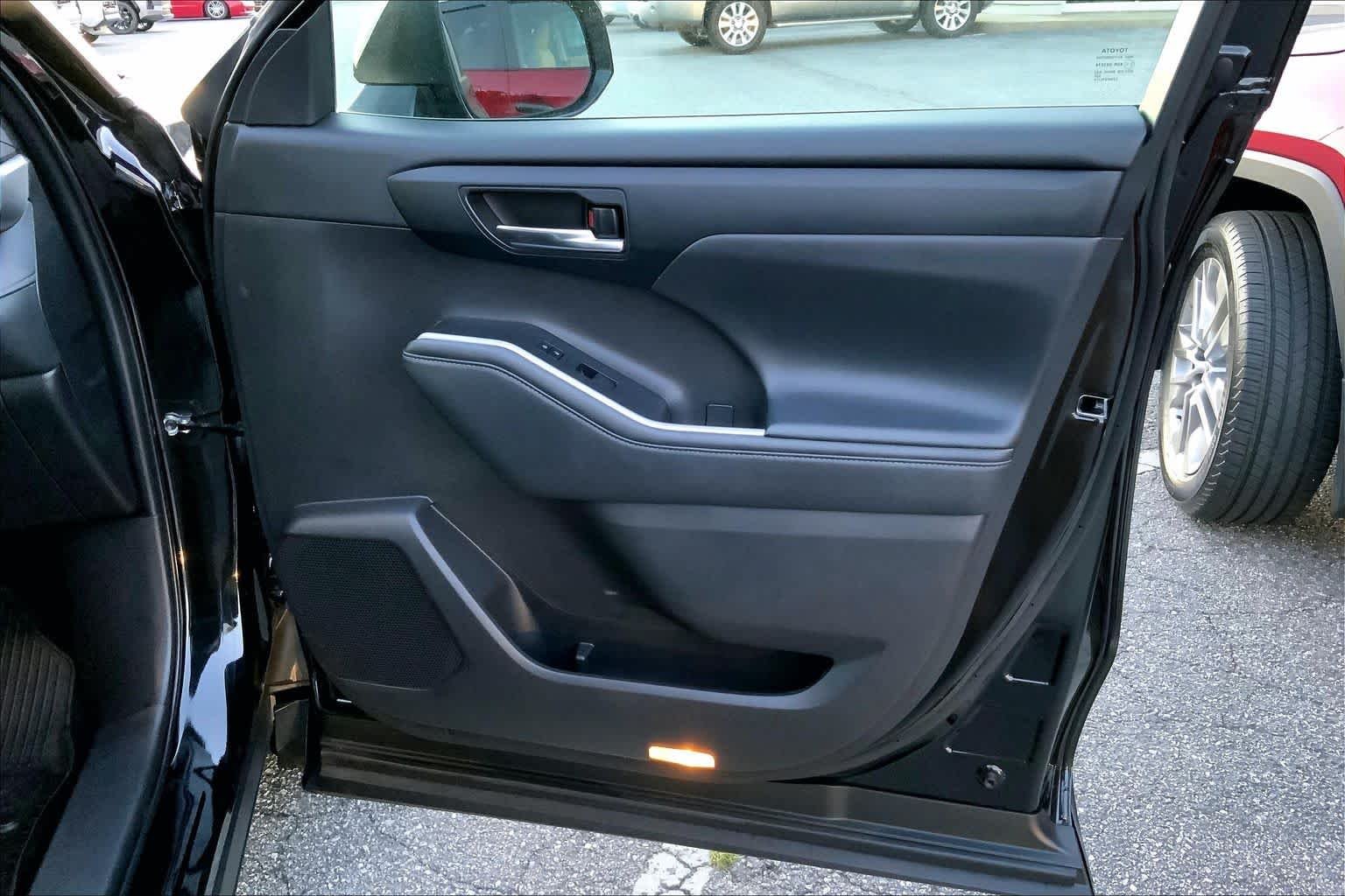 Used 2022 Midnight Black Metallic Toyota Hybrid XLE image 22