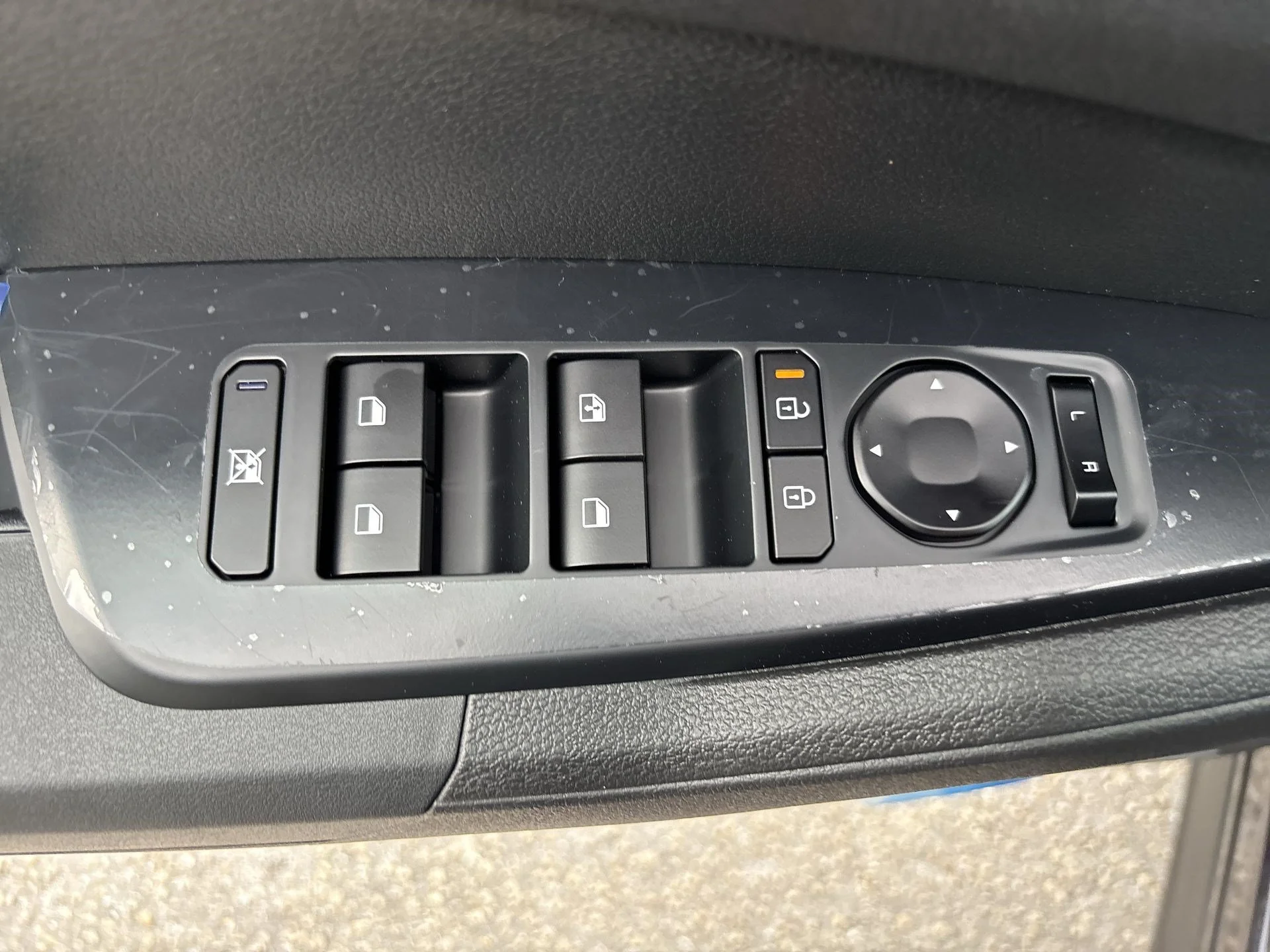 New 2026 Glacial White Pearl Kia LX image 17