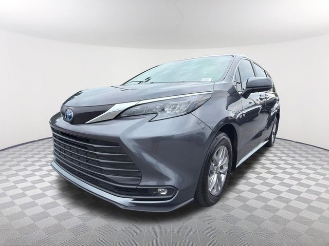 2025 Toyota Sienna XLE