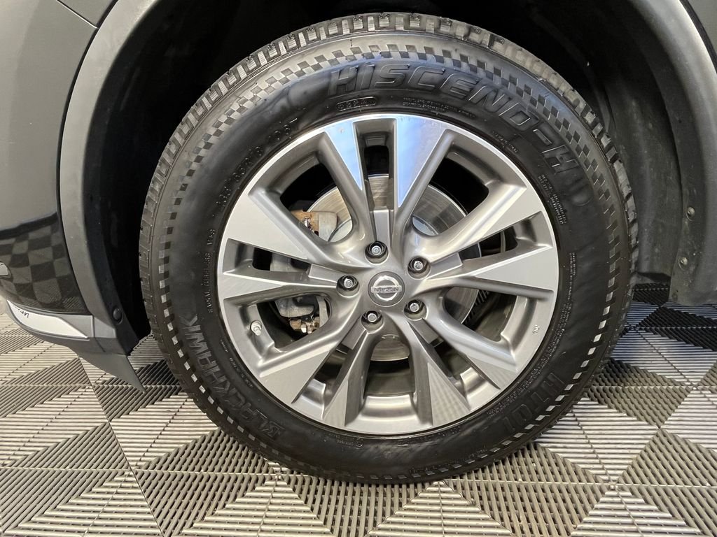 Used 2016 Black Nissan SV image 12