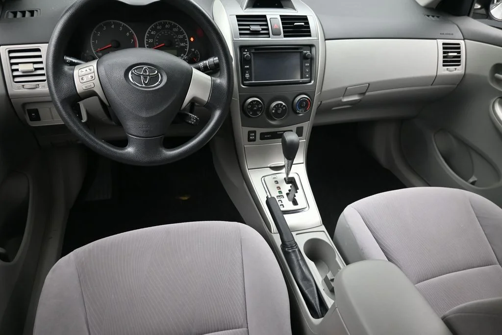 Used 2013 White Toyota LE image 15