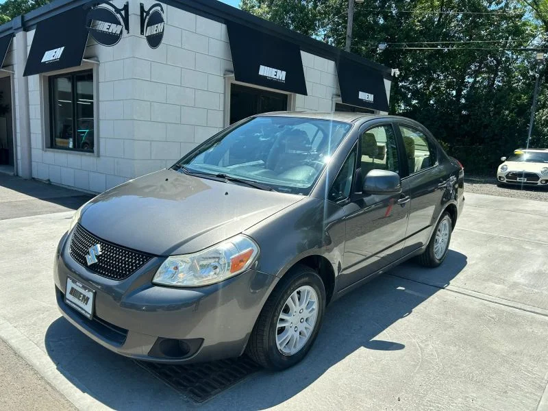 Used 2012 Gray Suzuki LE Sedan 4D image 52