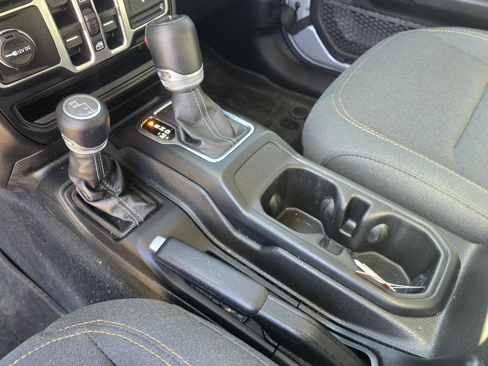 Used 2024 Silver Zynith Clearcoat Jeep Sport S image 21