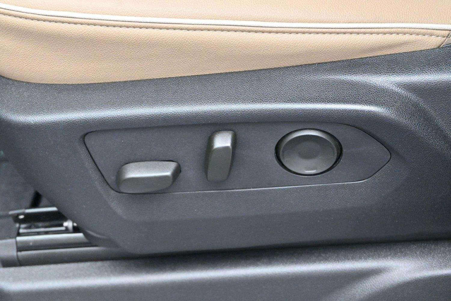 Used 2024 Summit White Chevrolet Premier image 16